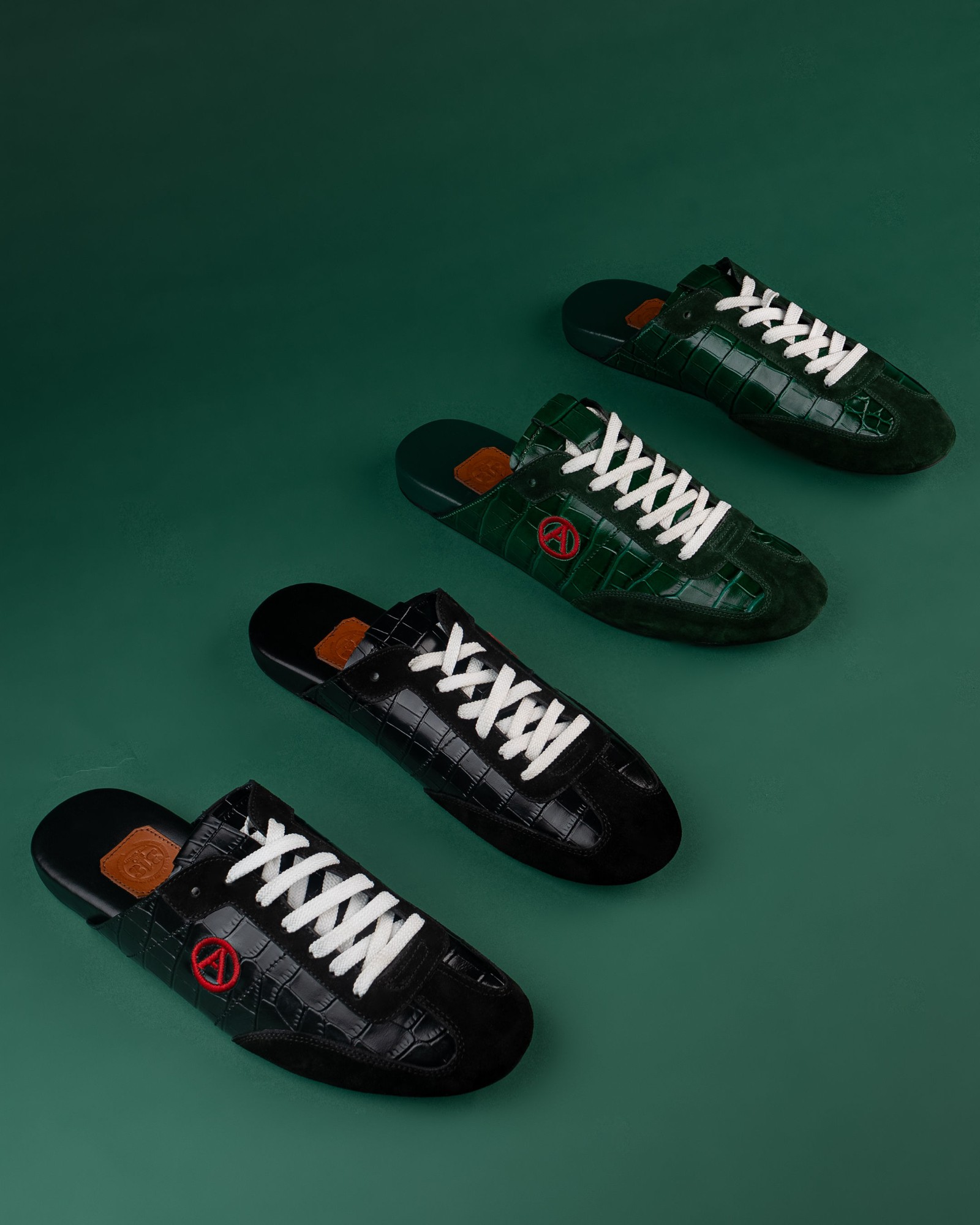 Eko Goose in black and forest green, four slides lined up on green