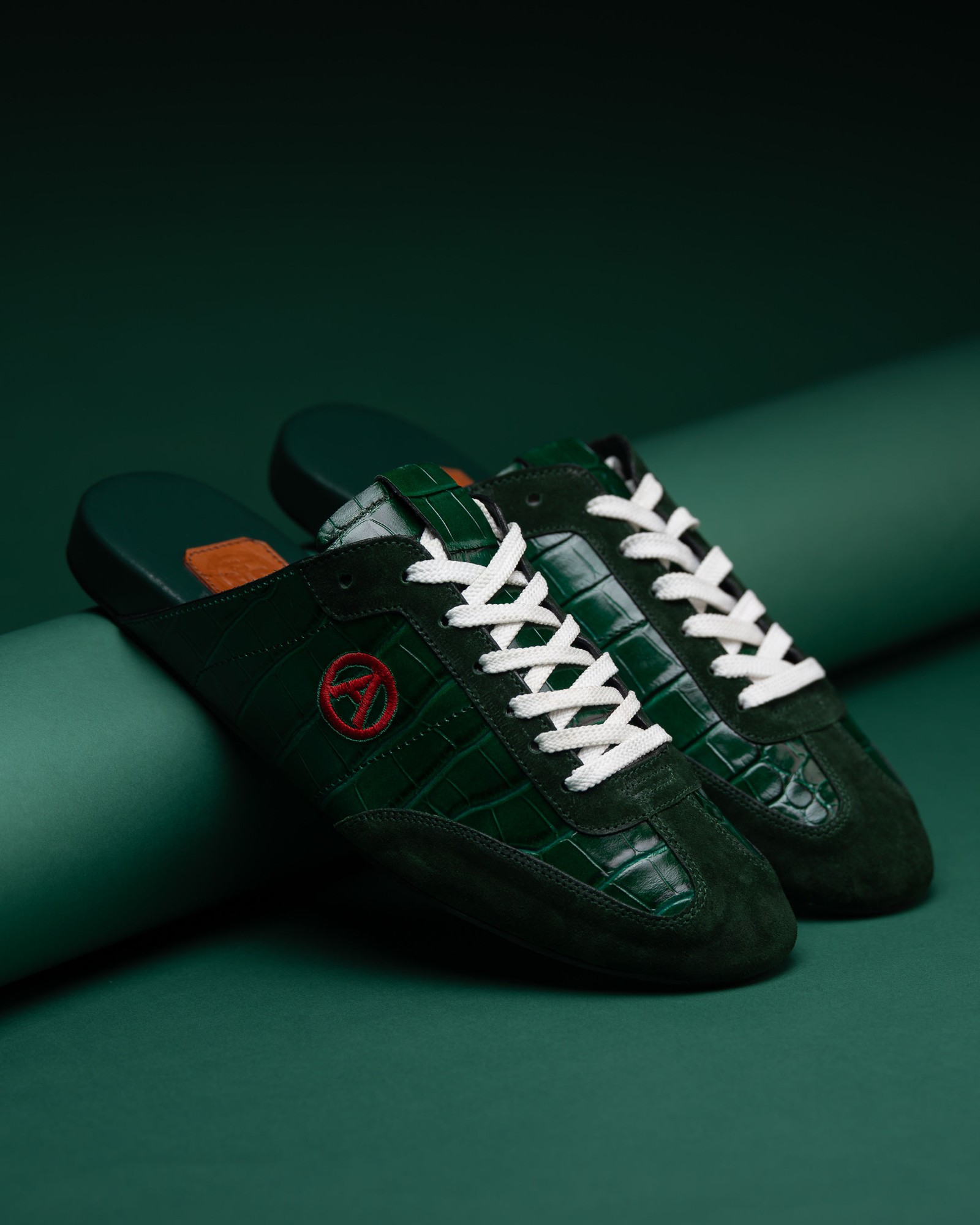 Eko Goose forest green pair on a green set