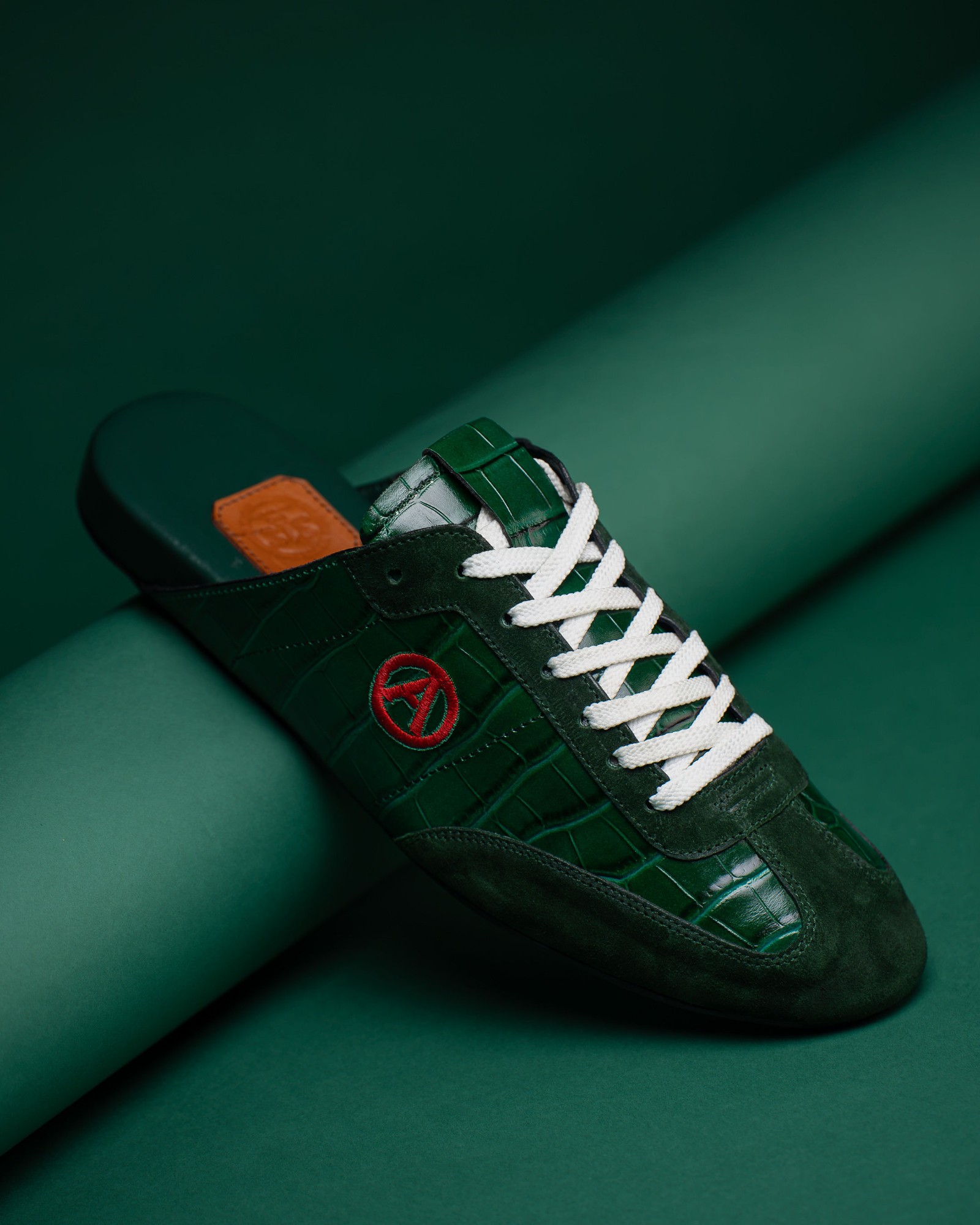 Single Eko Goose forest green slide leaning on a green roll